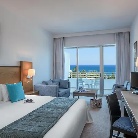 מלון Mediterranean 4*