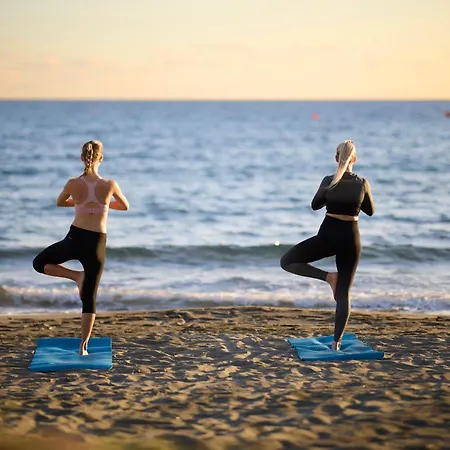 شاطئ ميديتيرانيان Agios Tychonas